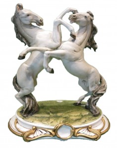 «Играющие кони », бисквит, роспись эмалями, 33 см;                                                  Porcellane Principe, модельер Лучиано Каццола. 